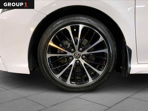 Certified 2020 Toyota Camry SE image 10