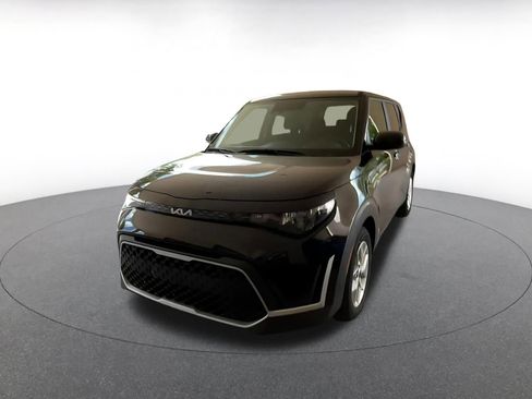 Used 2025 Kia Soul LX w/ LX Technology Package FWD image 7