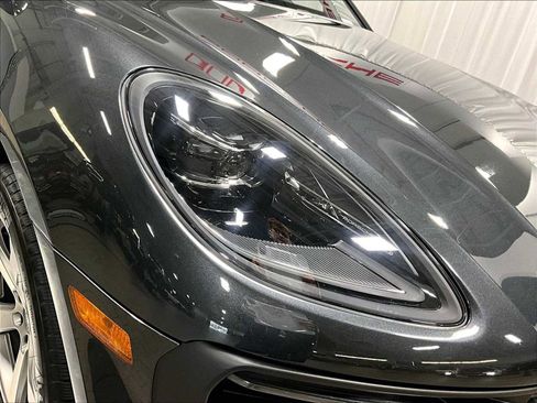 Used 2025 Porsche Macan image 15