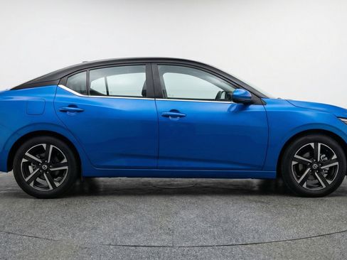 Used 2025 Nissan Sentra SV FWD image 11