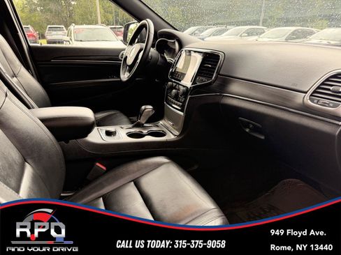 Used 2020 Jeep Grand Cherokee Limited AWD/4WD image 30