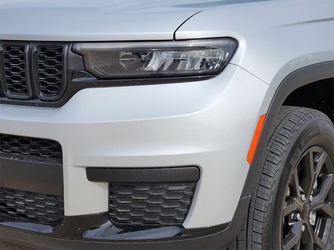 Used 2024 Jeep Grand Cherokee L Laredo image 8