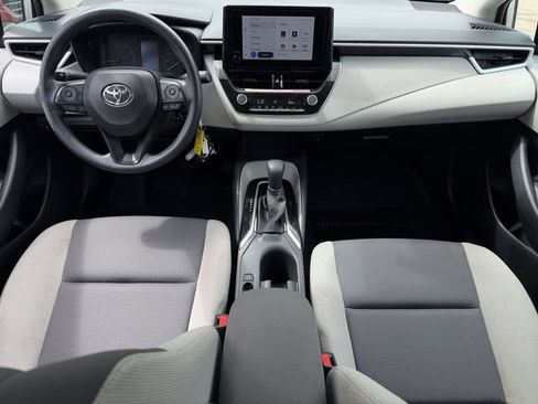 Used 2025 Toyota Corolla LE FWD image 11