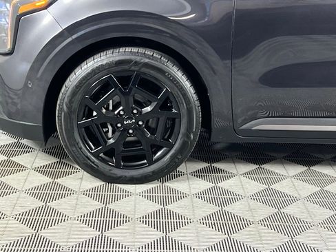 Used 2025 Kia Carnival SX w/ SX Dark Edition Package image 11