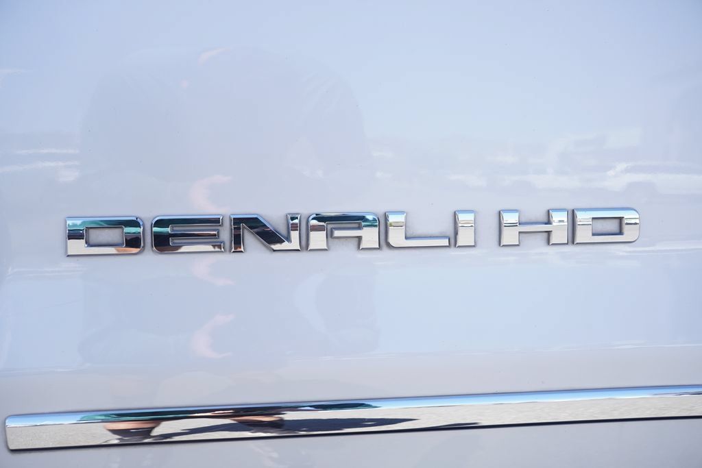 Used 2018 GMC Sierra 2500 Denali w/ Duramax Plus Package AWD/4WD image 13