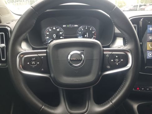 Used 2021 Volvo XC40 T4 Momentum w/ Protection Package Premier image 20