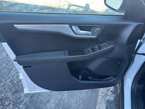 Used 2020 Ford Escape SE Sport image 9