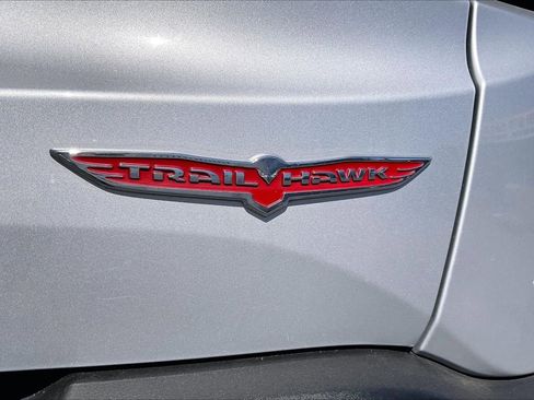 Used 2018 Jeep Renegade Trailhawk image 8