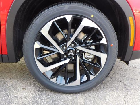 New 2025 Mitsubishi Outlander SE image 9