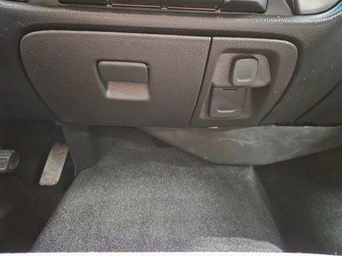 Used 2018 Chevrolet Silverado 1500 LT w/ LT Eassist Package image 49