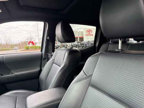 Used 2019 Toyota Tacoma TRD Sport image 6