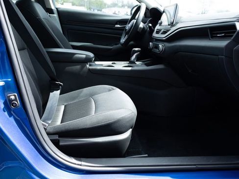 Used 2025 Nissan Altima 2.5 SV FWD image 24