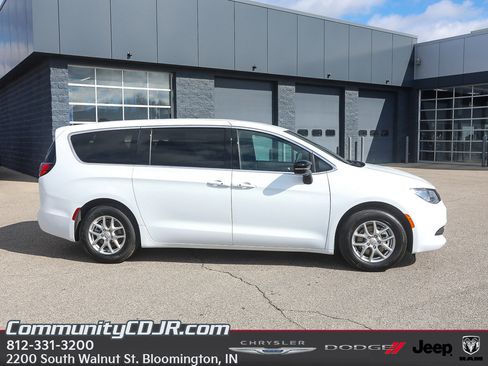 New 2026 Chrysler Voyager LX image 7