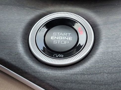 New 2025 Jeep Grand Cherokee L Limited w/ Luxury Tech Group II RWD image 30