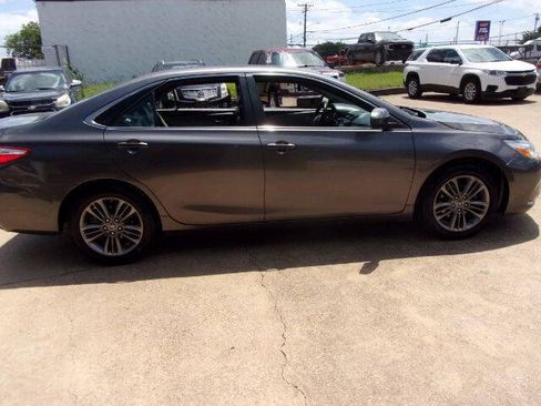 Used 2016 Toyota Camry SE FWD image 3
