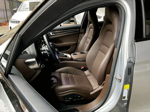 Used 2022 Porsche Panamera GTS image 7