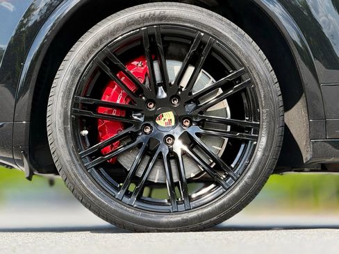 Used 2016 Porsche Cayenne GTS AWD/4WD image 18