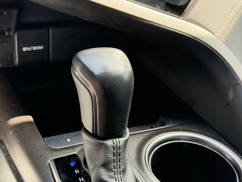 Used 2022 Toyota Camry SE w/ Carpet Mat Package (TMS) FWD image 13