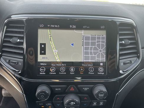 Used 2021 Jeep Grand Cherokee Limited AWD/4WD image 14