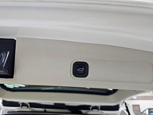 Used 2013 Cadillac Escalade ESV Platinum RWD image 14