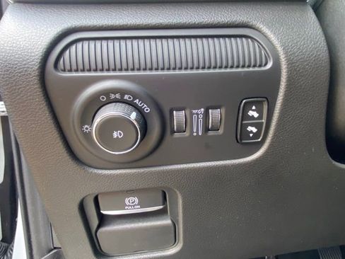 Used 2024 Jeep Wagoneer Series II w/ Flexible Seating Group RWD image 15