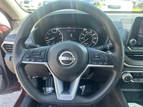 Used 2025 Nissan Altima 2.5 SV FWD image 16