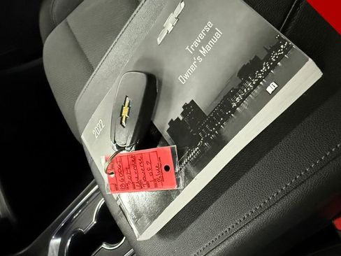 Used 2022 Chevrolet Traverse LT image 30