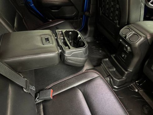 Used 2021 Jeep Wrangler Unlimited Rubicon AWD/4WD image 32