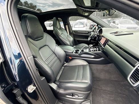 Used 2022 Porsche Cayenne Platinum Edition image 33