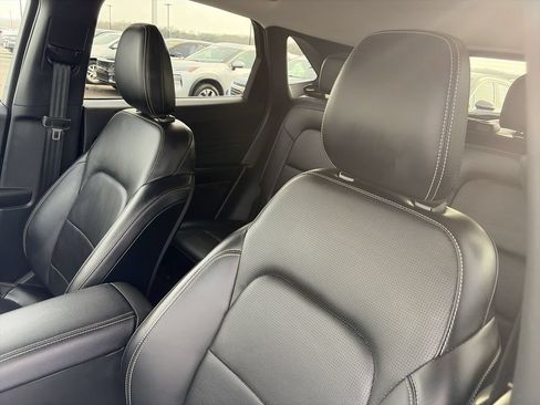 Used 2025 Ford Escape Platinum AWD/4WD image 11