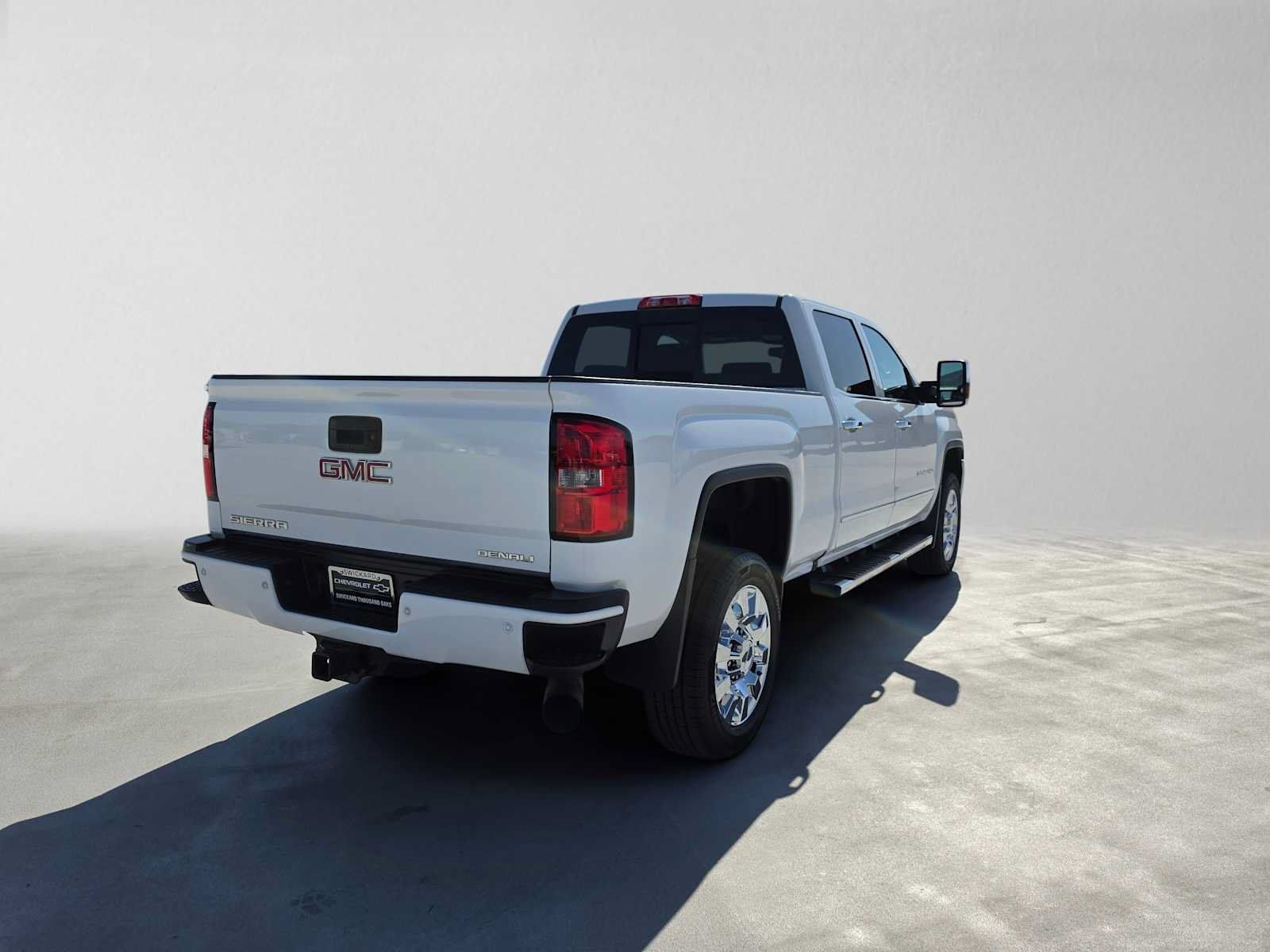 Used 2016 GMC Sierra 2500 Denali w/ Duramax Plus Package AWD/4WD image 3