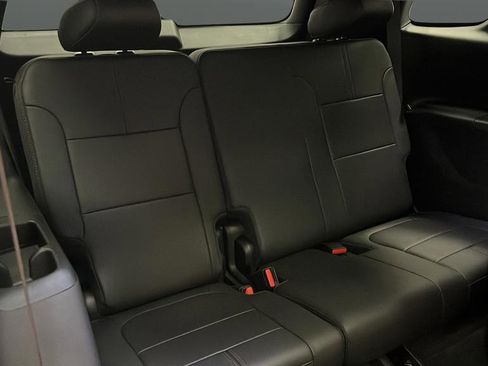 Used 2023 Chevrolet Traverse RS AWD/4WD image 26