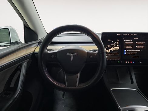 Used 2022 Tesla Model Y Long Range image 14