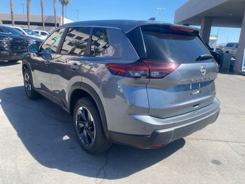 Used 2025 Nissan Rogue SV FWD image 9