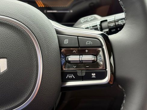 New 2026 Kia Carnival EX FWD image 32