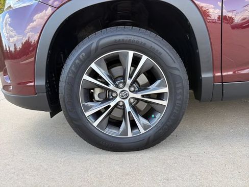 Used 2019 Toyota Highlander LE FWD image 9