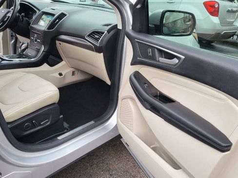 Used 2016 Ford Edge Titanium FWD image 19