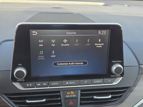 Used 2023 Nissan Altima 2.5 SV image 9