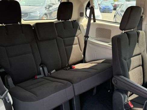 Used 2018 Dodge Grand Caravan SE w/ UConnect Hands-Free Group FWD image 27