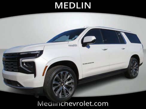 Used 2025 Chevrolet Suburban High Country AWD/4WD image 4