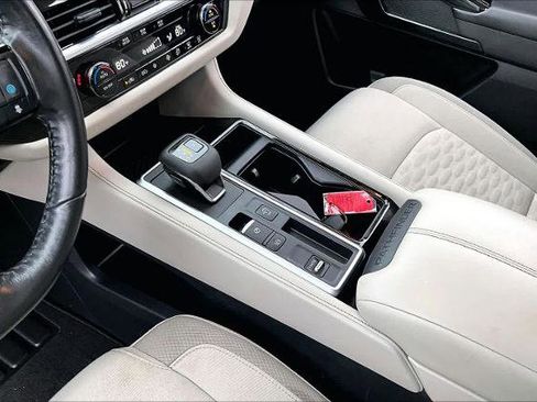 Certified 2022 Nissan Pathfinder SV image 17