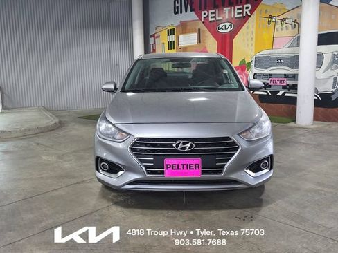 Used 2021 Hyundai Accent SEL FWD image 2
