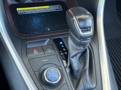 Used 2020 Toyota RAV4 Limited AWD/4WD image 24