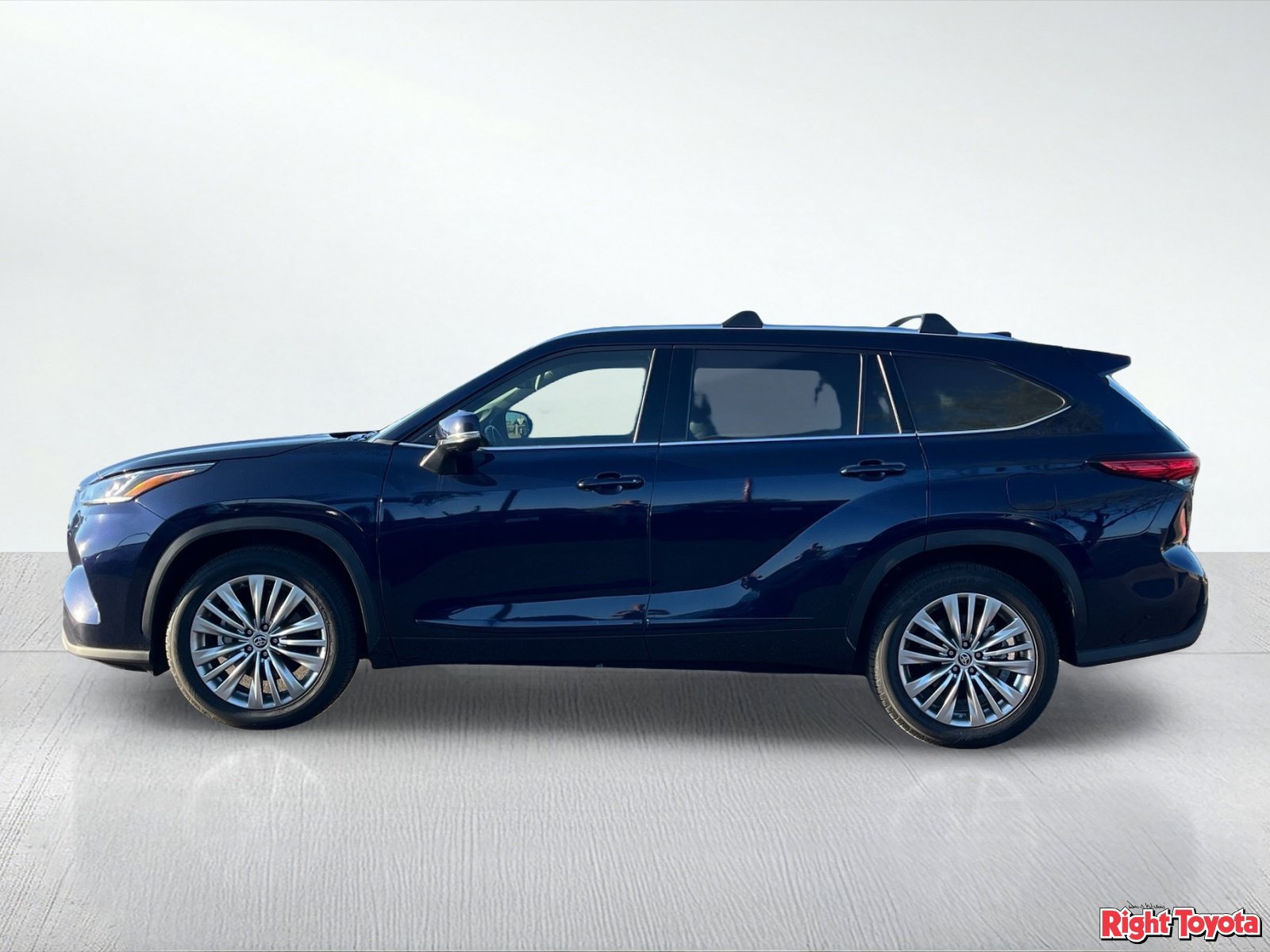 Used 2022 Toyota Highlander Platinum FWD image 4