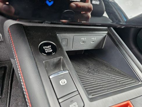 Used 2025 Nissan Kicks SR w/ SR Premium Package image 37