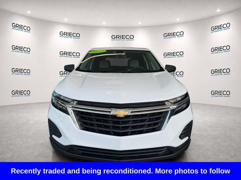 Used 2022 Chevrolet Equinox LS w/ LS Convenience Package FWD image 2