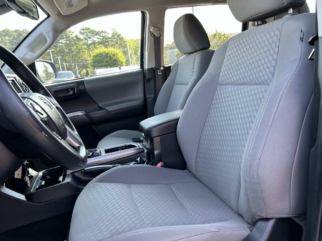 Used 2022 Toyota Tacoma SR5 RWD image 22