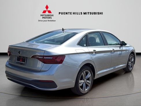 Used 2024 Volkswagen Jetta SE FWD image 5