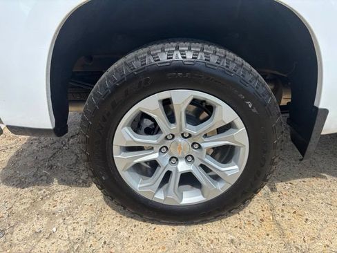 Used 2026 Chevrolet Silverado 1500 LTZ AWD/4WD image 9