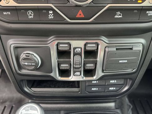Used 2021 Jeep Wrangler Unlimited Sport AWD/4WD image 19